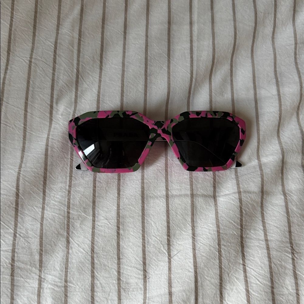 Prada Stylish Pink and Black Sunglasses NEW